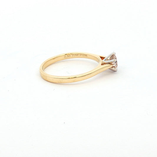 Classic Round Brilliant Diamond Ring in Yellow Gold
