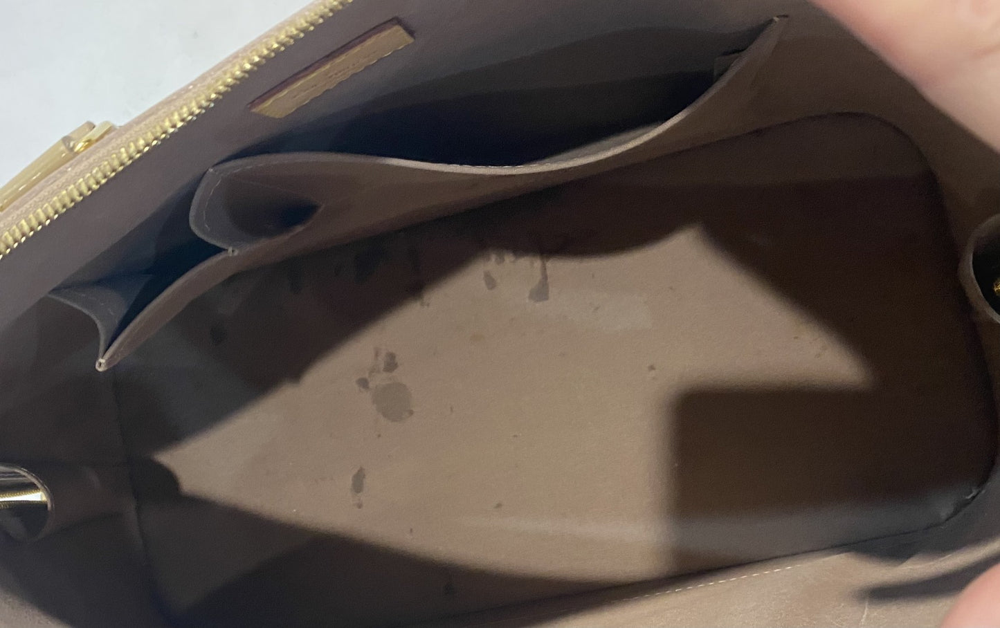 Louis Vuitton Beige Poudre Monogram Vernis Alma GM Handbag image 4