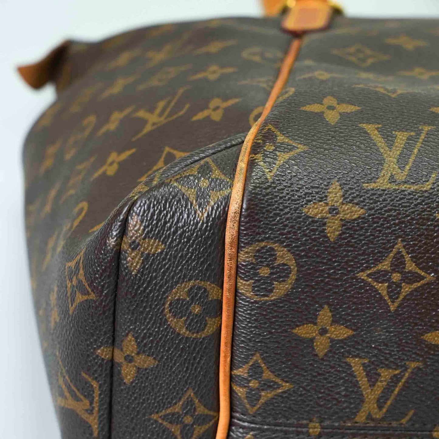 Louis Vuitton Totally MM Monogram Canvas Tote Bag