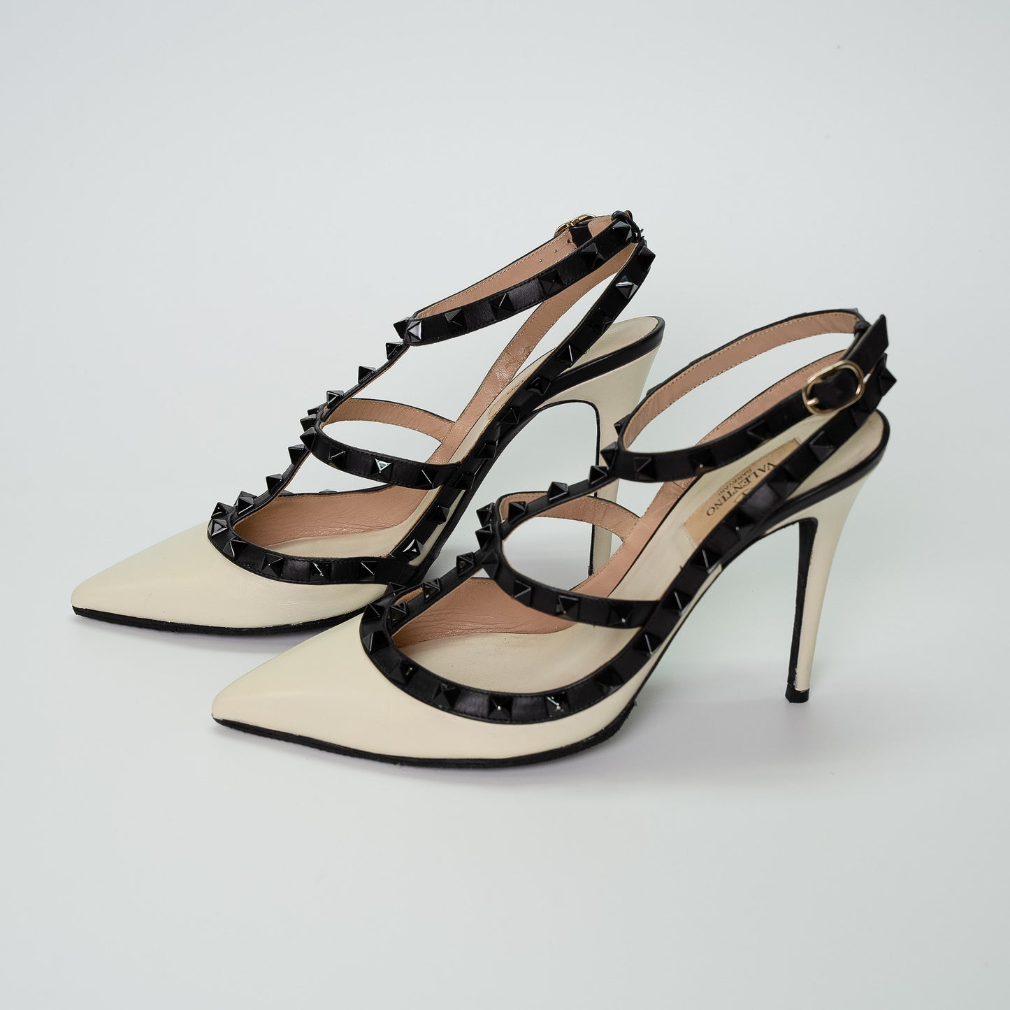 Valentino Garavani Rockstud Caged Pumps Ivory & Black Leather