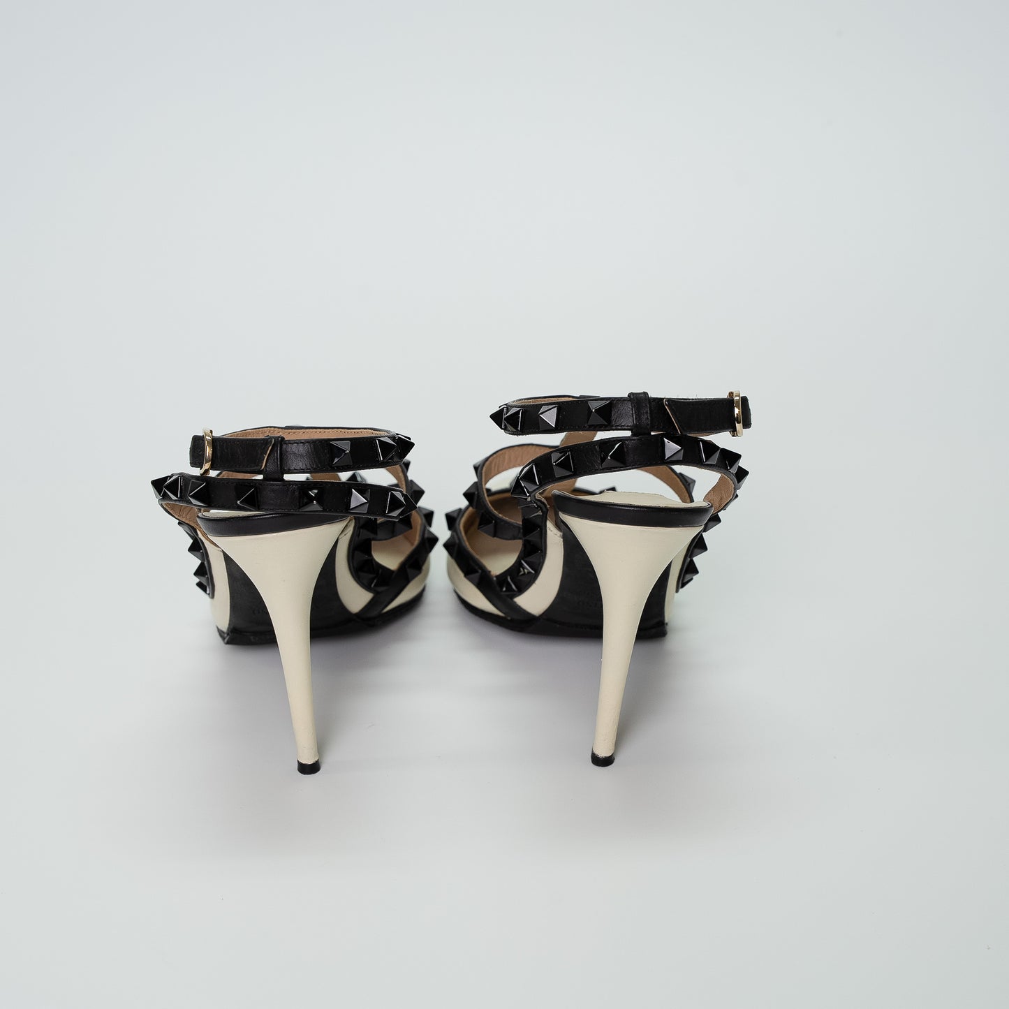 Valentino Garavani Rockstud Caged Pumps Ivory & Black Leather