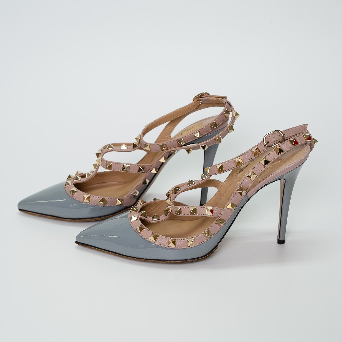 Valentino Garavani Rockstud Caged Pumps Gris & Poudre Patent Leather