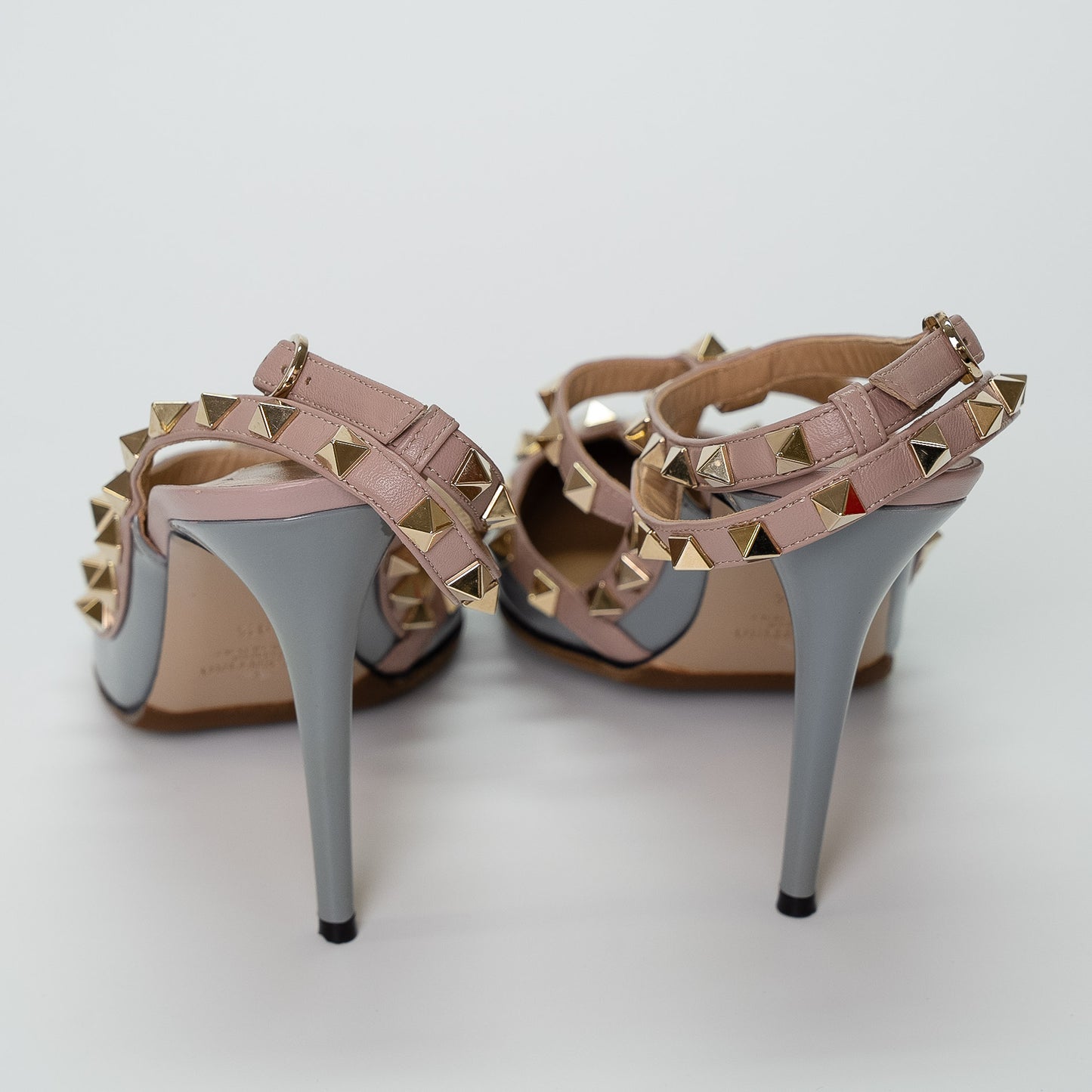 Valentino Garavani Rockstud Caged Pumps Gris & Poudre Patent Leather