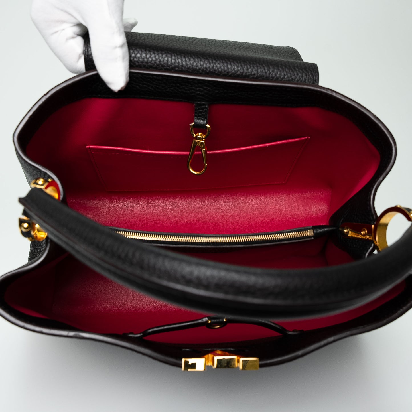 Louis Vuitton Capucines MM Black Leather Handbag