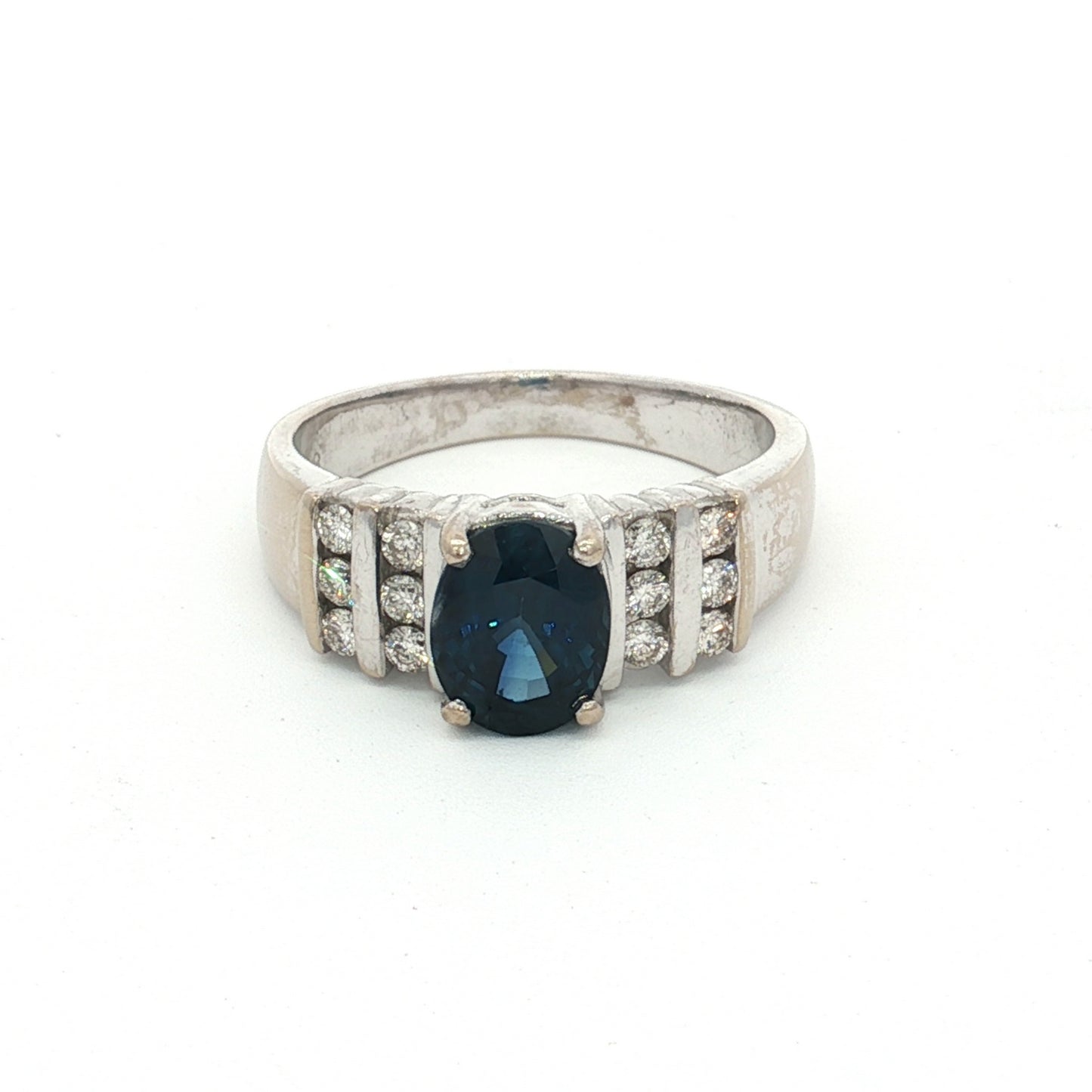 18ct White Gold Sapphire Diamond Ring