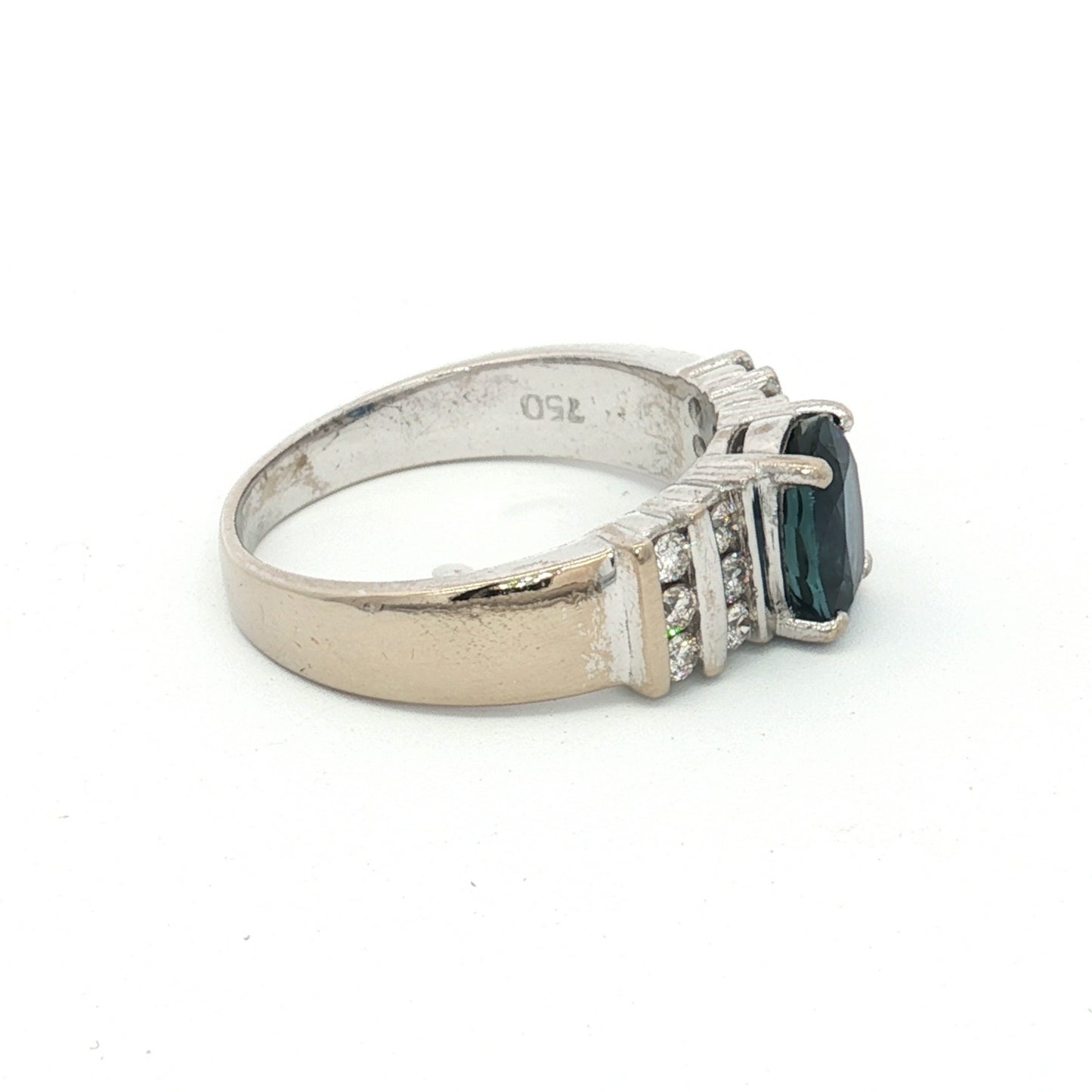 18ct White Gold Sapphire Diamond Ring