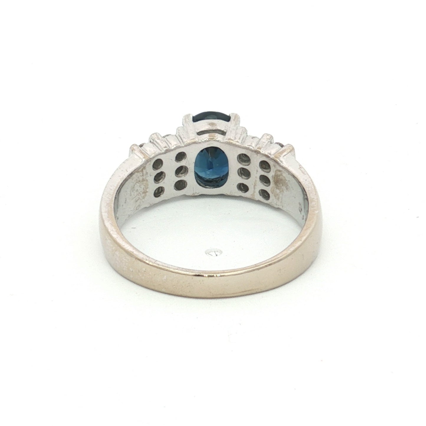 18ct White Gold Sapphire Diamond Ring