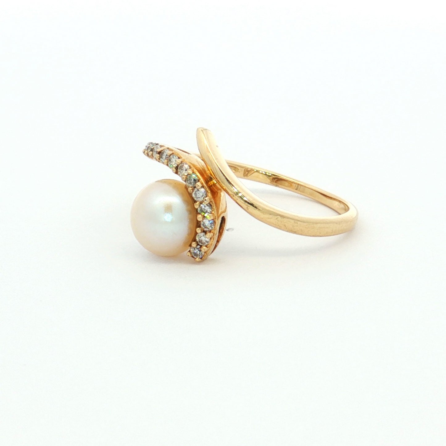 Yellow Gold Pearl & Diamond Ring