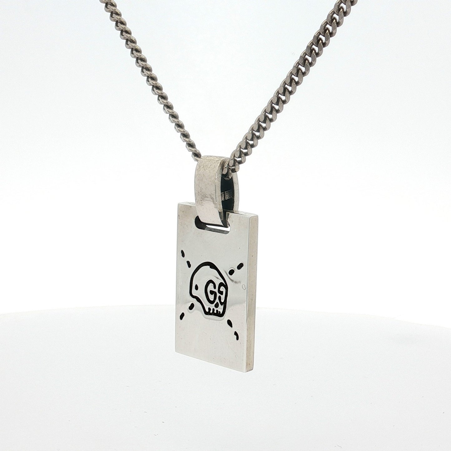 Gucci Trademark GG Engraved Silver Pendant Necklace