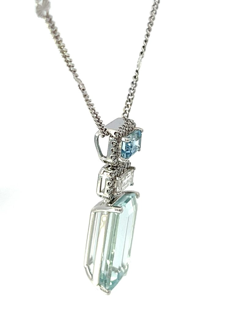18ct White Gold 8.10ct Aquamarine & 0.53ct Diamond Pendant with Fancy Curb Link Chain Necklet image 2