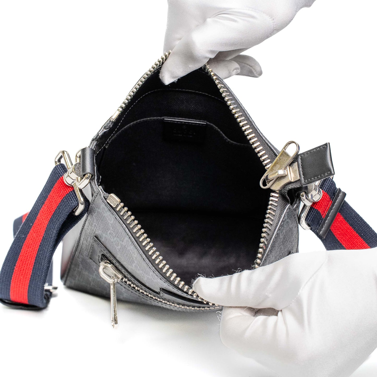 Gucci GG Supreme Messenger Crossbody Bag